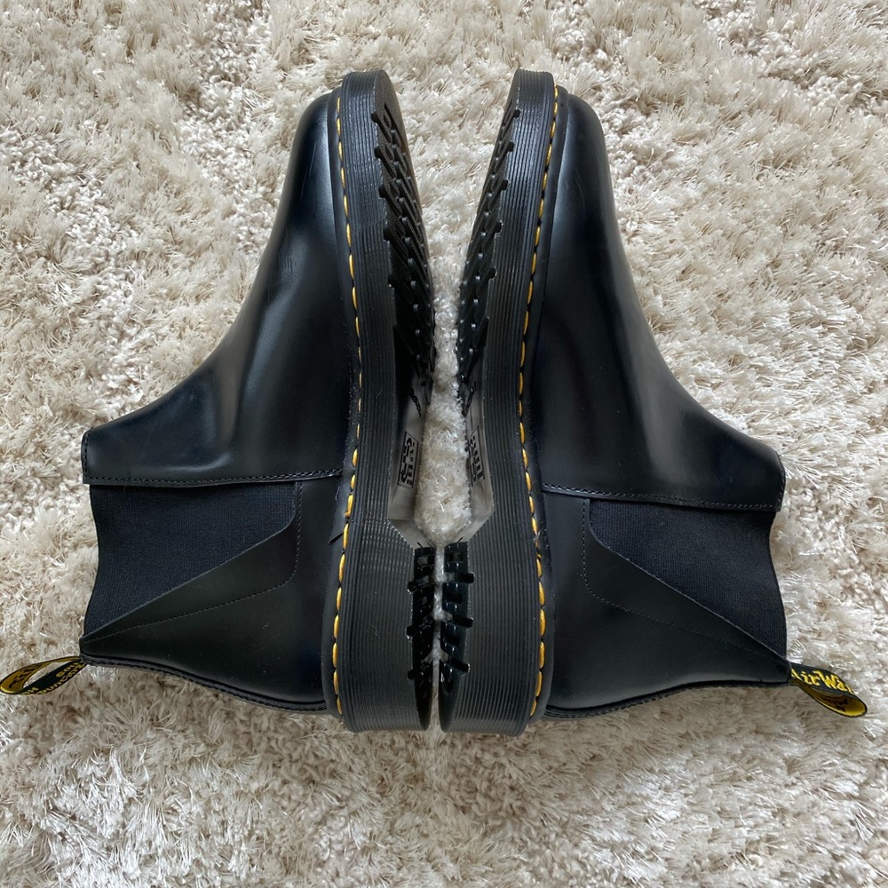 New black Dr. Marten point Chelsea boot